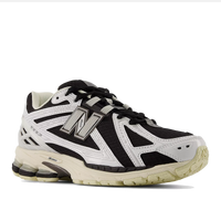 New Balance 1906r Black & White
